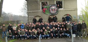 Der Mob trifft sich zur Fahrt nach WOB