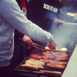 Fangrillen vorm Spiel gegen den SCF
